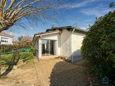 Landes (40) department, for sale in Aire-sur-l'Adour: a 96 sq m (1033 sq ft) 4-room house requiring renovation, plus a garage, on a 620 sq m (6,688 sq ft) plot of land, in a quiet location.