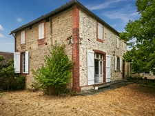 Dpt Gers (32), for sale SAINT MONT Old T4 house of 160 m² living space on one level + convertible attic + adjoining barn on 726 m² of land