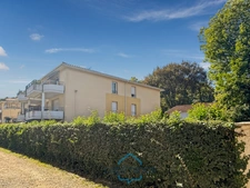 Dpt Landes (40), à vendre AIRE SUR L'ADOUR Appartement T2 de 47m² habitables + balcon de 10 m² et place de parking privative, au centre-ville et au calme