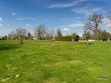 Gers (32) department, for sale in Barcelonne-du-Gers: 5-room house (T5) with 155 m² of living space + large garages, outbuildings and swimming pool on 8678 m² of land, in a quiet location