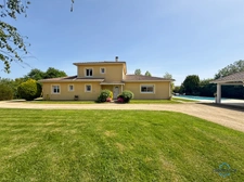 Landes (40) department, for sale in Aire-sur-l'Adour: contemporary 6-room house of 202m² of living space + terraces, pool house, 60m² garage and swimming pool on 2755m² of land, in a quiet location