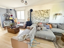 Dpt Gers (32), à vendre RISCLE très belle maison T8 de 220 m² habitables + grand garage et dépendances sur 875 m² de terrain, au calme