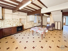 Dpt Landes (40), à vendre AIRE SUR L'ADOUR maison à rénover T6 de 200 m² habitables + garage attenant et dépendances sur 1314 m² de terrain au centre village