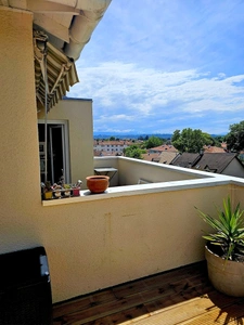 Dpt Pyrénées Atlantiques (64) A vendre Appartement T3 de 72 m² habitables + grande terrasse de 45 m² et 2 balcons - Dernier étage avec vue