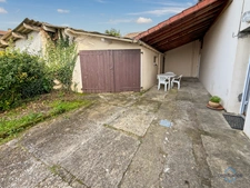 Gers (32) department, for sale in Barcelonne-du-Gers: 4-room village house of 96 m² of living space + garage, carport, and courtyard on 178 m² of land