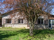 Dpt Haute Garonne (31), à vendre VILLENEUVE LECUSSAN maison à rénover T5 de 107m² habitables + abris voitures sur 730m² de terrain