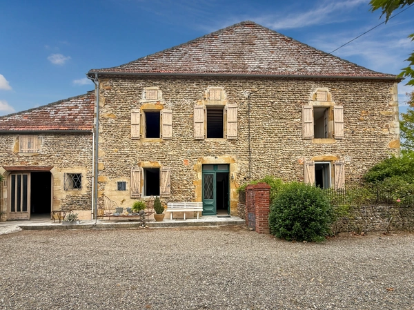 Dpt Gers (32), à vendre CAUMONT belle maison ancienne en pierres T7 de 205 m² habitables +grand garage et dépendances sur 1874 m² de terrain, au calme