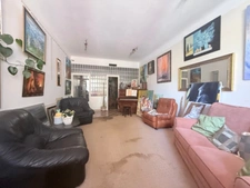 Dpt Hautes Pyrénées (65), for sale TRIE SUR BAISE Building of 215 m² of living space on 3 levels with courtyard