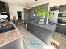 Dpt Gers (32), à vendre RISCLE très belle maison T8 de 220 m² habitables + grand garage et dépendances sur 875 m² de terrain, au calme