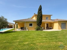 Landes (40) department, for sale in Aire-sur-l'Adour: contemporary 6-room house of 202m² of living space + terraces, pool house, 60m² garage and swimming pool on 2755m² of land, in a quiet location
