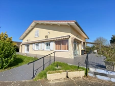 Gers (32) department, for sale in Barcelonne-du-Gers: 6-room house (T6) of 192 m² of living space, compliant with accessibility standards, plus 2 verandas and a large garage on 1670 m² of land, at the