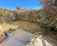 Dpt Landes (40), à vendre AIRE SUR L'ADOUR Appartement T2 de 40m² habitables en rez-de-chaussée + jardin de 35 m² et place de parking privative, proche du centre-ville et au calme