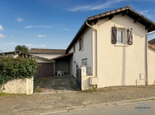 Gers (32) department, for sale in Barcelonne-du-Gers: 4-room village house of 96 m² of living space + garage, carport, and courtyard on 178 m² of land
