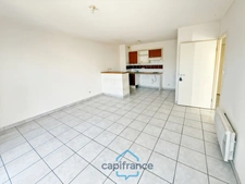 Dpt Landes (40), à vendre AIRE SUR L'ADOUR Appartement T2 de 40m² habitables en rez-de-chaussée + jardin de 35 m² et place de parking privative, proche du centre-ville et au calme
