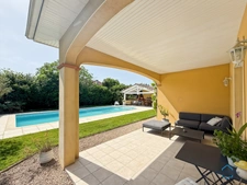 Landes (40) department, for sale in Aire-sur-l'Adour: contemporary 6-room house of 202m² of living space + terraces, pool house, 60m² garage and swimming pool on 2755m² of land, in a quiet location