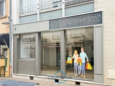 Dpt Landes (40), à vendre AIRE SUR L'ADOUR Local/Bureaux de 72m² utilisables + cave, bon emplacement au centre-ville
