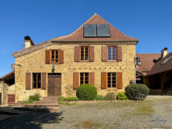 Dpt Gers (32), à vendre VIELLA Superbe maison de caractère T8 de 270 m² habitables + grand garage attenant, abri voiture et camping-car, piscine sur 5493 m² de terrain, au calme