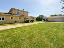 Landes (40) department, for sale in Aire-sur-l'Adour: contemporary 6-room house of 202m² of living space + terraces, pool house, 60m² garage and swimming pool on 2755m² of land, in a quiet location