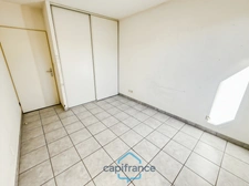 Dpt Landes (40), à vendre AIRE SUR L'ADOUR Appartement T2 de 40m² habitables en rez-de-chaussée + jardin de 35 m² et place de parking privative, proche du centre-ville et au calme
