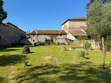 Dpt Landes (40), à vendre AIRE SUR L'ADOUR maison à rénover T6 de 200 m² habitables + garage attenant et dépendances sur 1314 m² de terrain au centre village