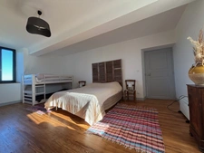Dpt Hautes Pyrénées (65), à vendre VILLEMBITS grande maison T4 de 180 m² + grandes dépendances avec activité de gîtes sur 2900 m² de terrain, au calme