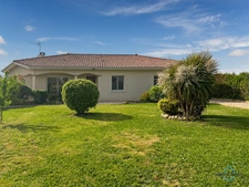 Gers (32) department, for sale in Barcelonne-du-Gers: beautiful contemporary 5-room house (T5) of 138 m² of living space on one level + terraces, swimming pool and garage on 1694 m² of land, in a quie