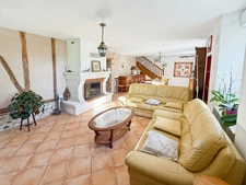 Gers (32), for sale near Aire-sur-l'Adour: fully renovated 5-room (T5) old stone house of 160 m² of living space + terraces and large double garage on 1592 m² of land, in a quiet location