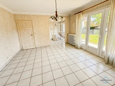 Landes (40) department, for sale in Aire-sur-l'Adour: a 96 sq m (1033 sq ft) 4-room house requiring renovation, plus a garage, on a 620 sq m (6,688 sq ft) plot of land, in a quiet location.