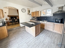 Dpt Gers (32), à vendre BARCELONNE DU GERS Maison T5 de 155 m² habitables + grands garages, dépendances et piscine sur 8678 m² de terrain, au calme