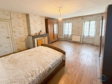 Dpt Landes (40), à vendre AIRE SUR L'ADOUR maison à rénover T6 de 200 m² habitables + garage attenant et dépendances sur 1314 m² de terrain au centre village