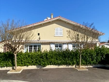 Gers (32) department, for sale in Barcelonne-du-Gers: 6-room house (T6) of 192 m² of living space, compliant with accessibility standards, plus 2 verandas and a large garage on 1670 m² of land, at the