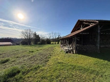 Dpt Hautes Pyrénées (65), à vendre SADOURNIN corps de ferme avec maison T6 de 125m² + grandes dépendances attenantes sur 8280 m² de terrain, au calme