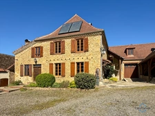 Gers (32), for sale in Viella: Superb character house with 8 rooms (T8) offering 270 m² of living space + large adjoining garage, carport and campervan shelter, swimming pool on 5493 m² of land, in a 