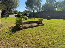 Dpt Landes (40), à vendre AIRE SUR L'ADOUR maison à rénover T6 de 200 m² habitables + garage attenant et dépendances sur 1314 m² de terrain au centre village