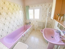 Gers (32) department, for sale in Barcelonne-du-Gers: 6-room house (T6) of 192 m² of living space, compliant with accessibility standards, plus 2 verandas and a large garage on 1670 m² of land, at the