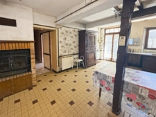 Dpt Landes (40), à vendre AIRE SUR L'ADOUR maison à rénover T6 de 200 m² habitables + garage attenant et dépendances sur 1314 m² de terrain au centre village