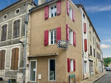 Dpt Landes (40), à vendre AIRE SUR L'ADOUR immeuble d'angle de 43 m² habitables  