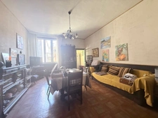 Dpt Hautes Pyrénées (65), for sale TRIE SUR BAISE Building of 215 m² of living space on 3 levels with courtyard