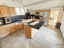 Gers (32) department, for sale in Barcelonne-du-Gers: 5-room house (T5) with 155 m² of living space + large garages, outbuildings and swimming pool on 8678 m² of land, in a quiet location