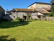 Dpt Landes (40), à vendre AIRE SUR L'ADOUR maison à rénover T6 de 200 m² habitables + garage attenant et dépendances sur 1314 m² de terrain au centre village