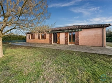 Gers (32) department, for sale in Barcelonne-du-Gers: Single-story, 4-room house with 105 m² of living space + attached garage and detached double garage on 1193 m² of land, in a quiet location