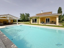Landes (40) department, for sale in Aire-sur-l'Adour: contemporary 6-room house of 202m² of living space + terraces, pool house, 60m² garage and swimming pool on 2755m² of land, in a quiet location