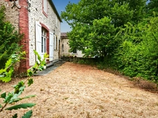 Dpt Gers (32), for sale SAINT MONT Old T4 house of 160 m² living space on one level + convertible attic + adjoining barn on 726 m² of land