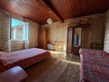 Dpt Hautes Pyrénées (65), à vendre SADOURNIN corps de ferme avec maison T6 de 125m² + grandes dépendances attenantes sur 8280 m² de terrain, au calme