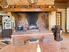 Gers (32), for sale in Viella: Superb character house with 8 rooms (T8) offering 270 m² of living space + large adjoining garage, carport and campervan shelter, swimming pool on 5493 m² of land, in a 