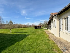 Dpt Gers (32), à vendre BARCELONNE DU GERS Maison T5 de 155 m² habitables + grands garages, dépendances et piscine sur 8678 m² de terrain, au calme
