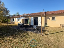 Dpt Landes (40), à vendre CAZERES SUR L'ADOUR Maison contemporaine T4 de 88 m² habitables en plain pied + garage de 20 m² sur 630 m² de terrain, au calme