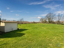 Gers (32) department, for sale in Barcelonne-du-Gers: 5-room house (T5) with 155 m² of living space + large garages, outbuildings and swimming pool on 8678 m² of land, in a quiet location
