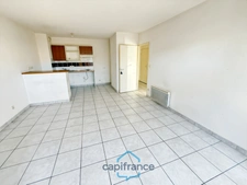 Dpt Landes (40), à vendre AIRE SUR L'ADOUR Appartement T2 de 40m² habitables en rez-de-chaussée + jardin de 35 m² et place de parking privative, proche du centre-ville et au calme