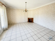 Landes (40) department, for sale in Aire-sur-l'Adour: a 96 sq m (1033 sq ft) 4-room house requiring renovation, plus a garage, on a 620 sq m (6,688 sq ft) plot of land, in a quiet location.